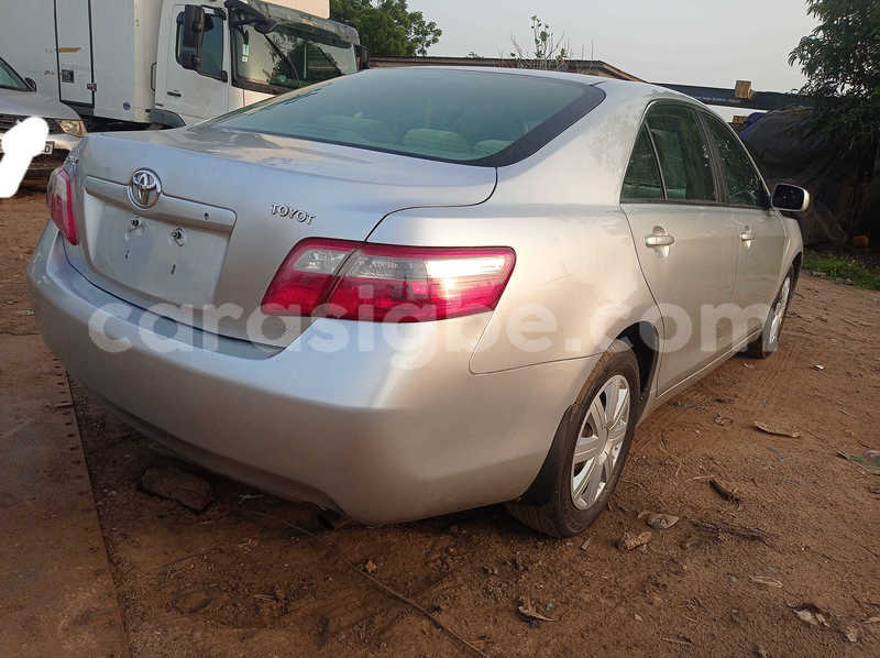 Big with watermark toyota camry plateaux anie 8571