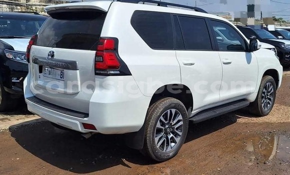 Acheter Occasion Voiture Toyota Land Cruiser Prado Blanc à Lomé, Togo Acheter Occasion Voiture Toyota Land Cruiser Prado Blanc à Lomé, Togo