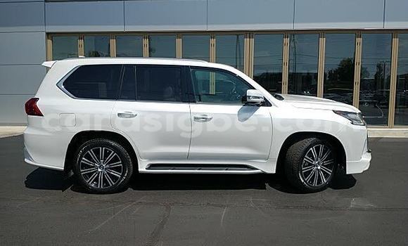 Acheter Occasion Voiture Lexus LX 570 Blanc à Adawlato, Togo Acheter Occasion Voiture Lexus LX 570 Blanc à Adawlato, Togo