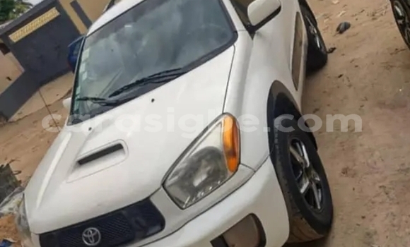 Buy Used Toyota RAV4 White Car in Lome in Togo Buy Used Toyota RAV4 White Car in Lome in Togo