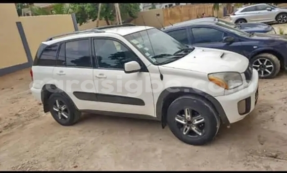 Buy Used Toyota RAV4 White Car in Lome in Togo Buy Used Toyota RAV4 White Car in Lome in Togo