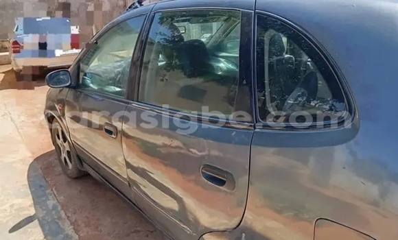 Buy Used Nissan Almera Tino Black Car in Lome in Togo Buy Used Nissan Almera Tino Black Car in Lome in Togo