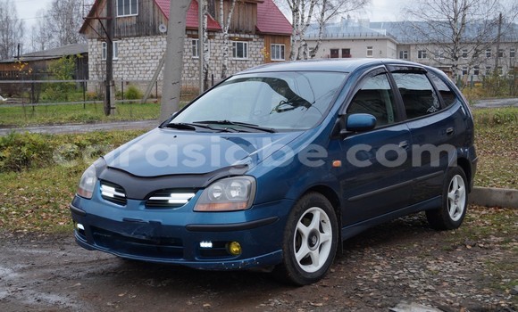 Buy Used Nissan Almera Tino Blue Car in Lome in Togo