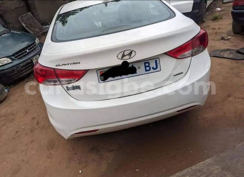 Big with watermark hyundai elantra plateaux anie 9145