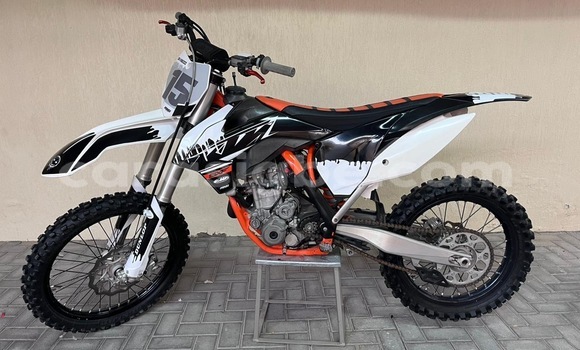 Acheter Occasion Moto KTM 250 Beige à Adawlato, Togo
