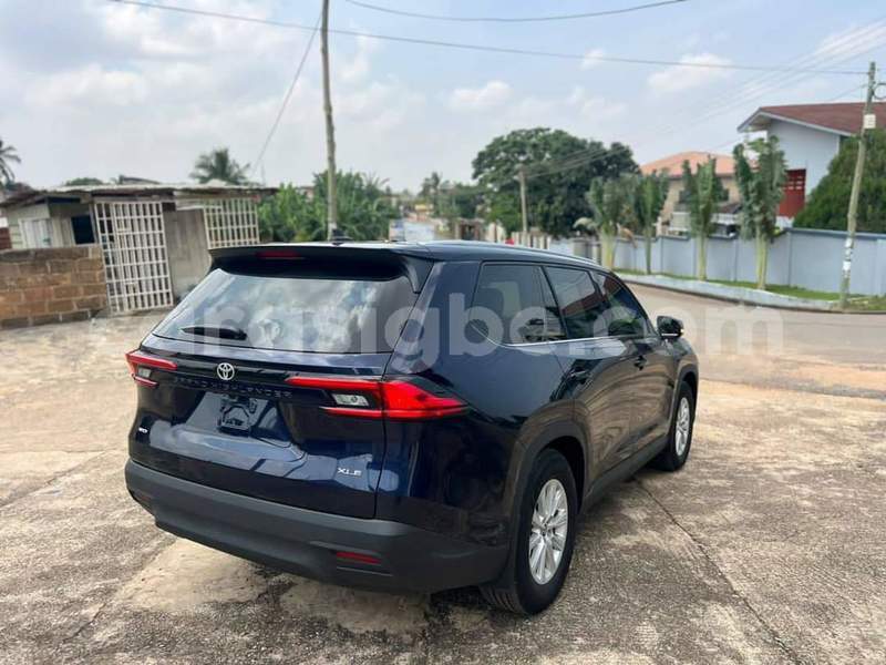 Big with watermark toyota highlander togo amoutive 9240