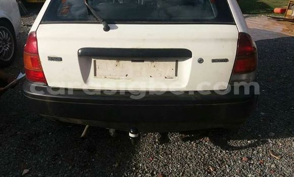 Acheter Occasion Voiture Mazda 323 Blanc à Lomé au Togo Acheter Occasion Voiture Mazda 323 Blanc à Lomé au Togo