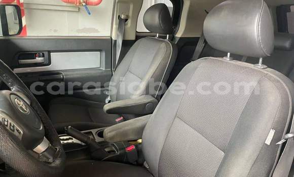 Acheter Occasion Voiture Toyota FJ Cruiser Gris à Dékon, Togo Acheter Occasion Voiture Toyota FJ Cruiser Gris à Dékon, Togo