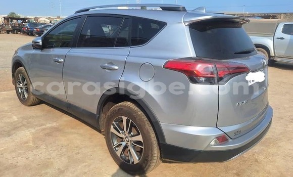 Acheter Occasion Voiture Toyota RAV4 Gris à Amoutivé, Togo Acheter Occasion Voiture Toyota RAV4 Gris à Amoutivé, Togo