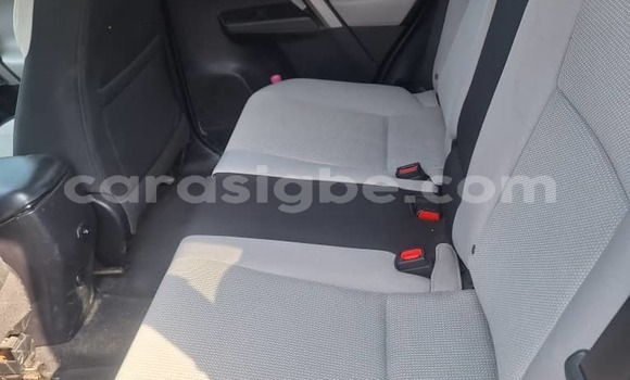 Acheter Occasion Voiture Toyota RAV4 Gris à Amoutivé, Togo Acheter Occasion Voiture Toyota RAV4 Gris à Amoutivé, Togo