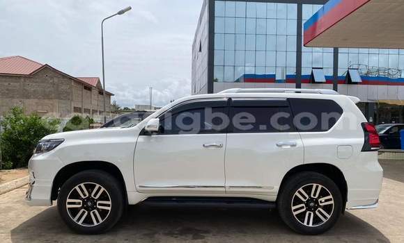 Acheter Occasion Voiture Toyota Prado Blanc à Amoutivé, Togo Acheter Occasion Voiture Toyota Prado Blanc à Amoutivé, Togo