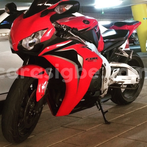 Big with watermark honda cbr 1000 rr togo lome 9266