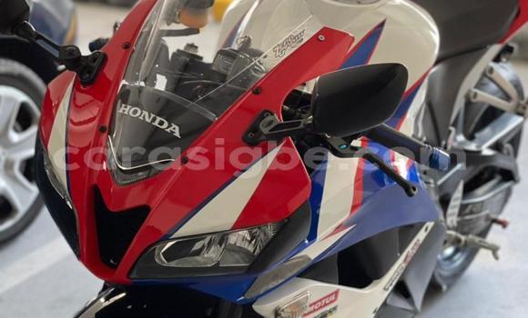 Buy Used Honda CBR White Bike in Lome in Togo Buy Used Honda CBR White Bike in Lome in Togo