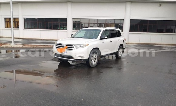 Acheter Occasion Voiture Toyota Highlander Blanc à Amoutivé, Togo Acheter Occasion Voiture Toyota Highlander Blanc à Amoutivé, Togo