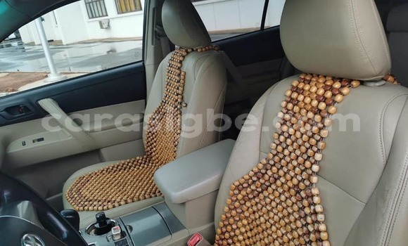 Acheter Occasion Voiture Toyota Highlander Blanc à Amoutivé, Togo Acheter Occasion Voiture Toyota Highlander Blanc à Amoutivé, Togo