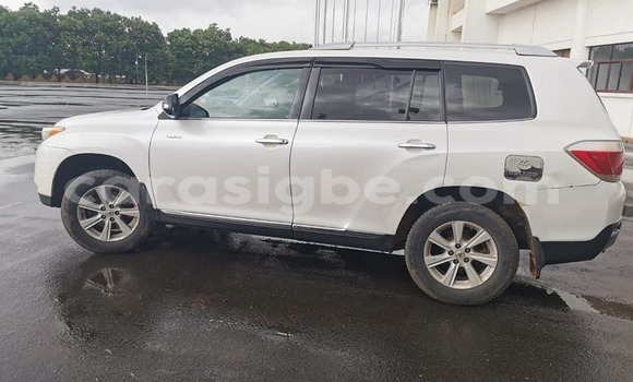 Acheter Occasion Voiture Toyota Highlander Blanc à Amoutivé, Togo Acheter Occasion Voiture Toyota Highlander Blanc à Amoutivé, Togo