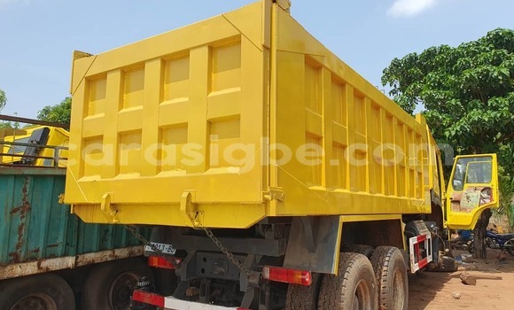 Buy Used Volvo F4 Other Truck in Lome in Maritime Buy Used Volvo F4 Other Truck in Lome in Maritime