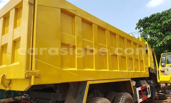 Buy Used Volvo F4 Other Truck in Lome in Maritime Buy Used Volvo F4 Other Truck in Lome in Maritime