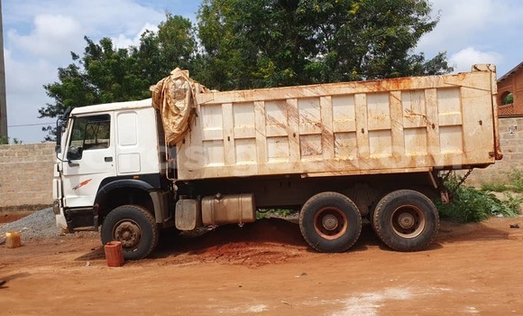 Acheter Occasion Utilitaire Hino 300 Series Blanc à Lomé, Togo