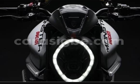 Acheter Occasion Moto Ducati Monster Blanc à Lomé, Togo Acheter Occasion Moto Ducati Monster Blanc à Lomé, Togo