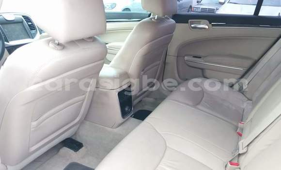 Buy Used Chrysler 300 White Car in Lome in Togo Buy Used Chrysler 300 White Car in Lome in Togo