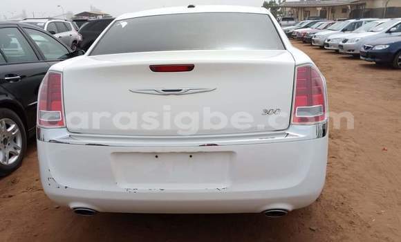 Buy Used Chrysler 300 White Car in Lome in Togo Buy Used Chrysler 300 White Car in Lome in Togo