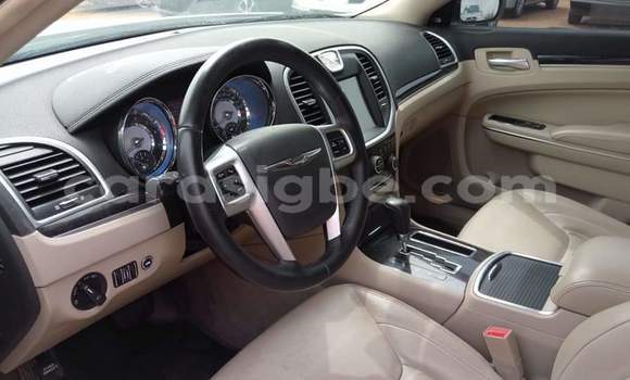 Buy Used Chrysler 300 White Car in Lome in Togo Buy Used Chrysler 300 White Car in Lome in Togo