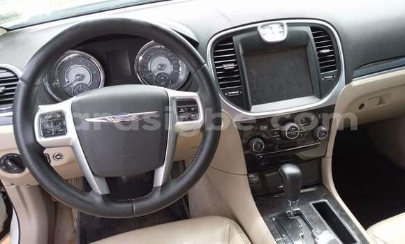 Buy Used Chrysler 300 White Car in Lome in Togo Buy Used Chrysler 300 White Car in Lome in Togo