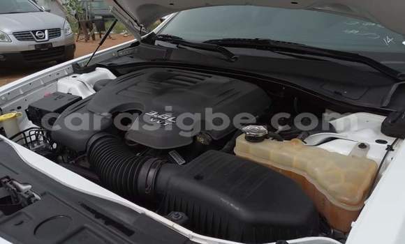 Buy Used Chrysler 300 White Car in Lome in Togo Buy Used Chrysler 300 White Car in Lome in Togo