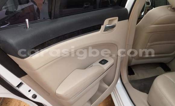 Buy Used Chrysler 300 White Car in Lome in Togo Buy Used Chrysler 300 White Car in Lome in Togo