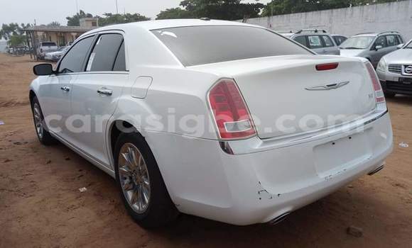 Buy Used Chrysler 300 White Car in Lome in Togo Buy Used Chrysler 300 White Car in Lome in Togo