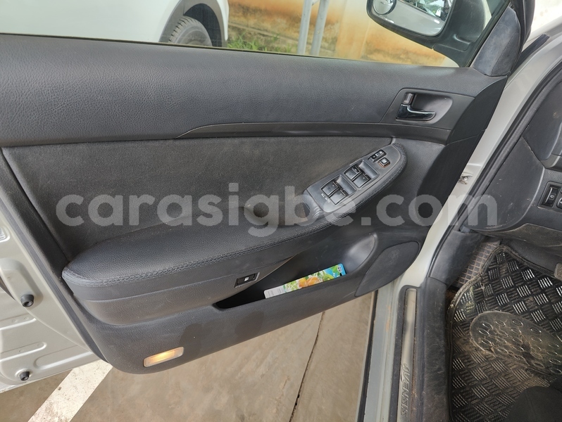 Big with watermark toyota avensis togo dapaong 9591