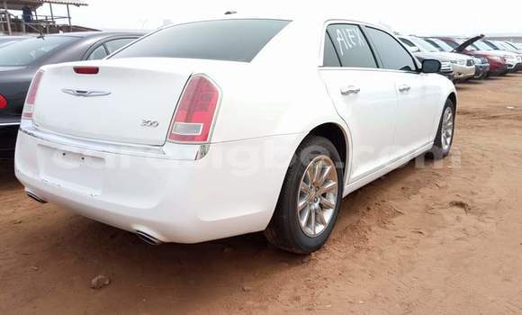 Buy Used Chrysler 300 White Car in Lome in Togo Buy Used Chrysler 300 White Car in Lome in Togo
