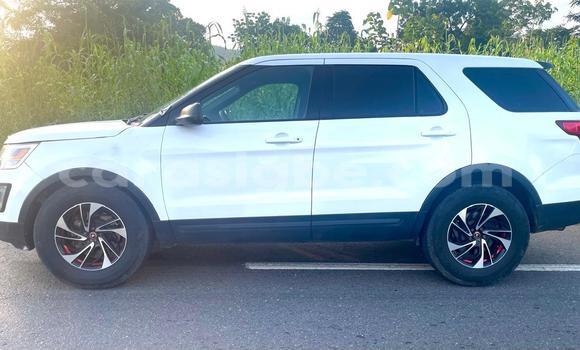 Buy Used Ford Explorer White Car in Lome in Togo Buy Used Ford Explorer White Car in Lome in Togo