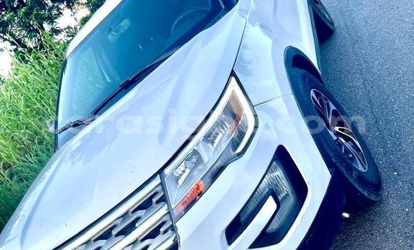Buy Used Ford Explorer White Car in Lome in Togo Buy Used Ford Explorer White Car in Lome in Togo