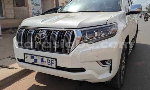 Acheter Occasion Voiture Toyota Land Cruiser Prado Blanc à Lomé, Togo Acheter Occasion Voiture Toyota Land Cruiser Prado Blanc à Lomé, Togo