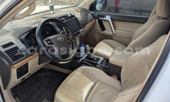 Acheter Occasion Voiture Toyota Land Cruiser Prado Blanc à Lomé, Togo Acheter Occasion Voiture Toyota Land Cruiser Prado Blanc à Lomé, Togo