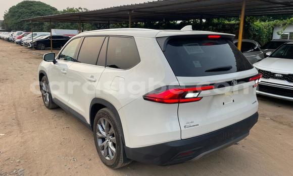 Buy New Toyota Highlander White Car in Lome in Togo Buy New Toyota Highlander White Car in Lome in Togo