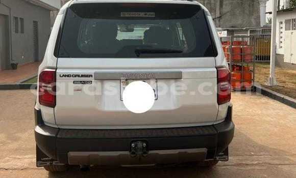 Acheter Neuf Voiture Toyota Land Cruiser Prado Blanc à Lomé, Togo Acheter Neuf Voiture Toyota Land Cruiser Prado Blanc à Lomé, Togo