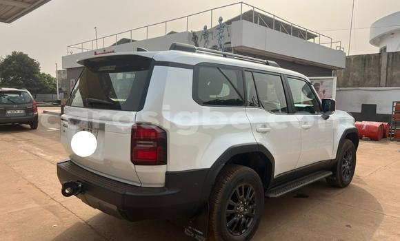 Acheter Neuf Voiture Toyota Land Cruiser Prado Blanc à Lomé, Togo Acheter Neuf Voiture Toyota Land Cruiser Prado Blanc à Lomé, Togo