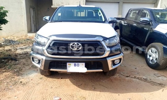 Acheter Neuf Voiture Toyota Hilux Noir à Lomé, Togo Acheter Neuf Voiture Toyota Hilux Noir à Lomé, Togo
