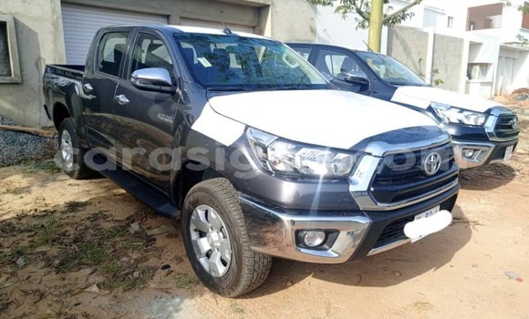 Acheter Neuf Voiture Toyota Hilux Noir à Lomé, Togo Acheter Neuf Voiture Toyota Hilux Noir à Lomé, Togo