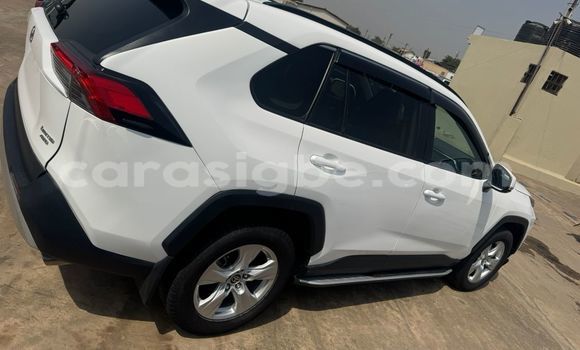 Acheter Occasion Voiture Toyota RAV4 Blanc à Lomé, Togo Acheter Occasion Voiture Toyota RAV4 Blanc à Lomé, Togo