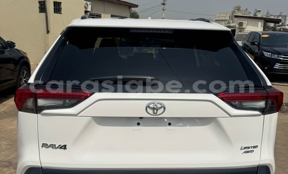 Acheter Occasion Voiture Toyota RAV4 Blanc à Lomé, Togo Acheter Occasion Voiture Toyota RAV4 Blanc à Lomé, Togo