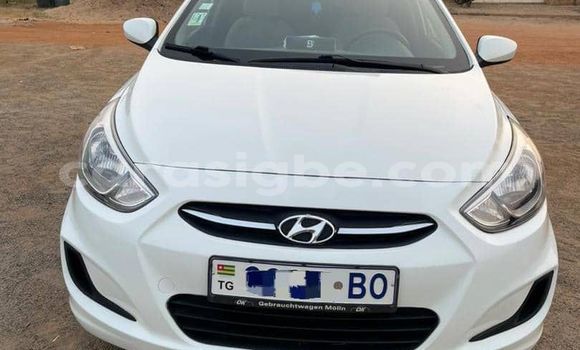 Buy Used Hyundai Accent White Car in Lome in Maritime Buy Used Hyundai Accent White Car in Lome in Maritime