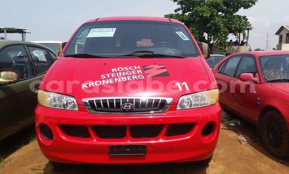 Acheter Occasion Voiture Hyundai H1 Rouge à Lomé au Togo Acheter Occasion Voiture Hyundai H1 Rouge à Lomé au Togo
