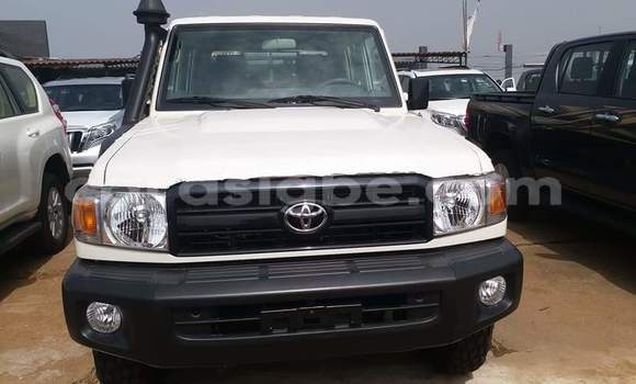Acheter Occasion Voiture Toyota Land Cruiser Blanc à Lomé au Togo Acheter Occasion Voiture Toyota Land Cruiser Blanc à Lomé au Togo