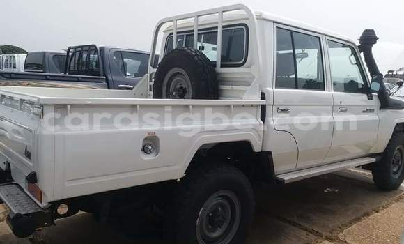 Buy Used Toyota Land Cruiser White Car in Lome in Togo Buy Used Toyota Land Cruiser White Car in Lome in Togo