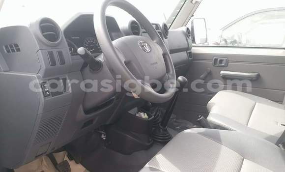 Buy Used Toyota Land Cruiser White Car in Lome in Togo Buy Used Toyota Land Cruiser White Car in Lome in Togo