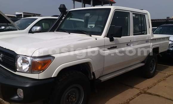 Buy Used Toyota Land Cruiser White Car in Lome in Togo Buy Used Toyota Land Cruiser White Car in Lome in Togo
